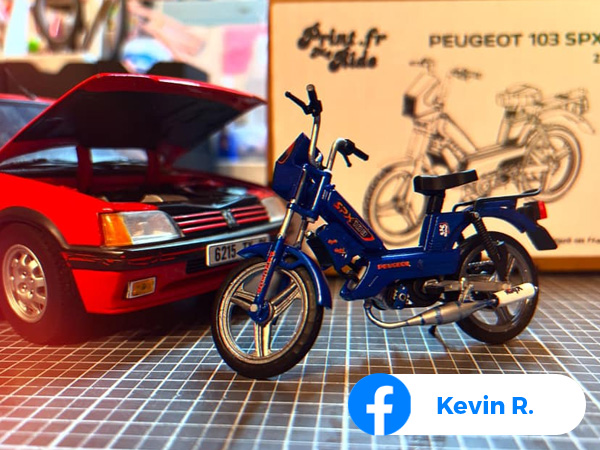 Maquette Peugeot 103 SPX Bleue réalisée par Kevin